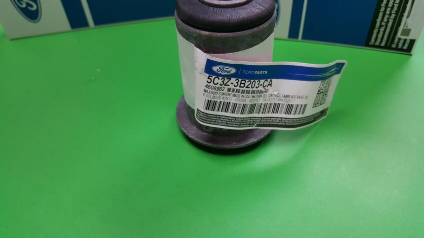 BRAND NEW OEM FRONT SUSPENSION RADIUS ARM BUSHING INSULATOR 2012-2018 F-250-350-450 5C3Z-3B203-CA - Imagen 2