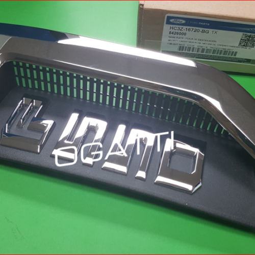 BRAND NEW OEM NAMEPLATE FOR FENDER F-550 XLT  PASSENGER SIDE 2016-2018 HC3Z-16720-BG