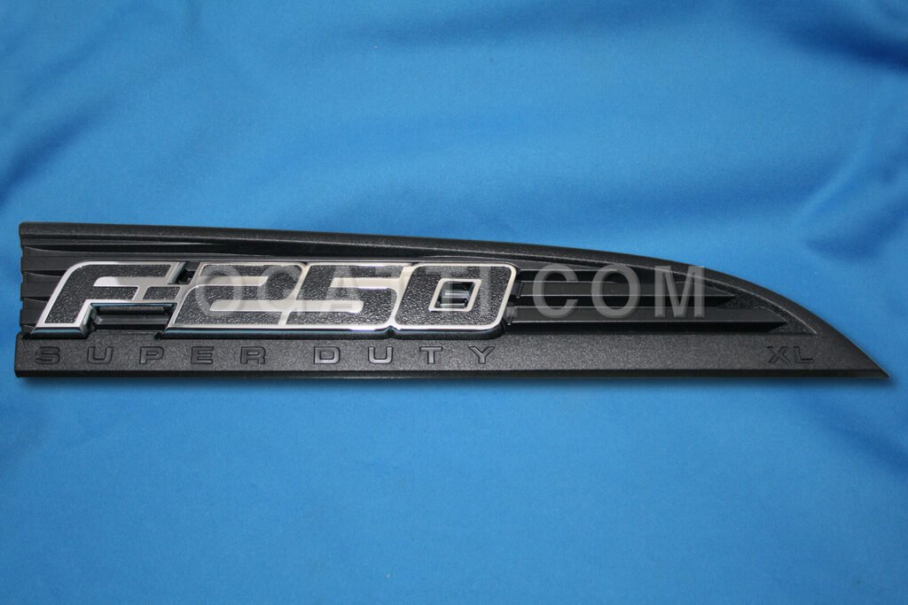 BRAND NEW OEM NAMEPLATE FOR FENDER F250 XL VERSION 2010-2016 CC3Z-16720-DA RH PASSENGER SIDE