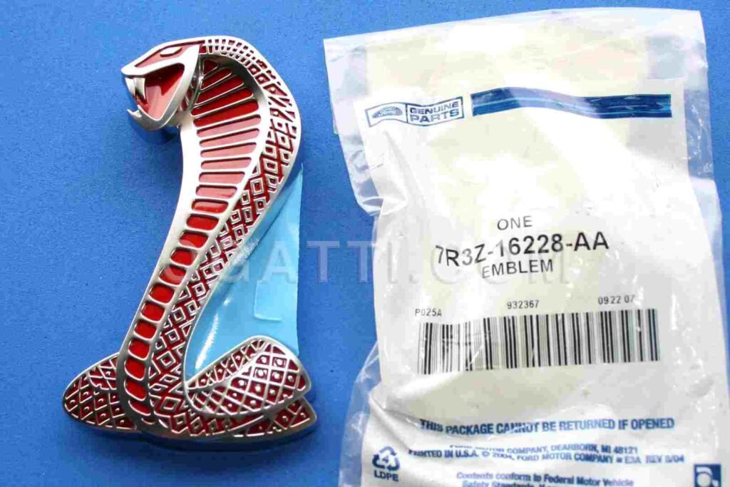 Brand New OEM FORD FRONT FENDER SNAKE COBRA RED Emblem LH DRIVER SIDE MUSTANG SHELBY GT-500 2007-2014 7R3Z-16228-AA - Imagen 3