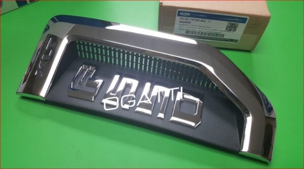 BRAND NEW OEM NAMEPLATE FOR FENDER F-550 XLT  PASSENGER SIDE 2016-2018 HC3Z-16720-BG