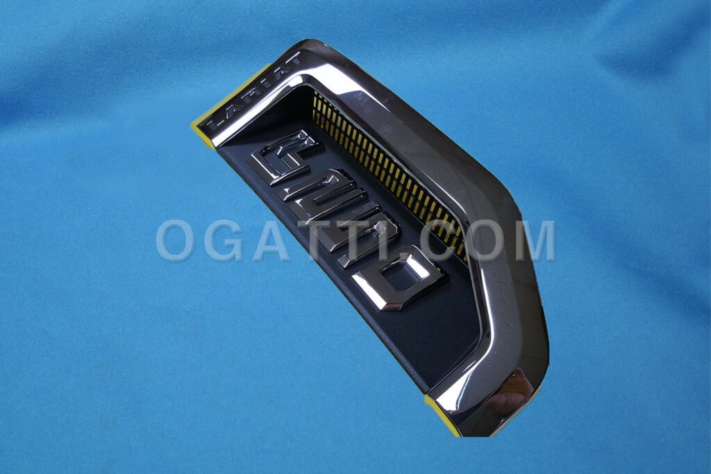 Brand New OEM OEM NAMEPLATE FOR FENDER F250 LARIAT VERSION 2016-2017 HC3Z-16720-CB RH PASSENGER SIDE   - Imagen 2
