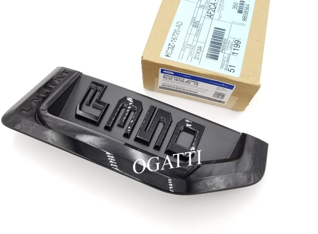 BRAND NEW OEM NAMEPLATE FOR FENDER F350 LARIAT VERSION AGATE BLACK SPORT PACKAGE 2018-2019 KC3Z-16720-AD LH DRIVER  SIDE   - Imagen 2