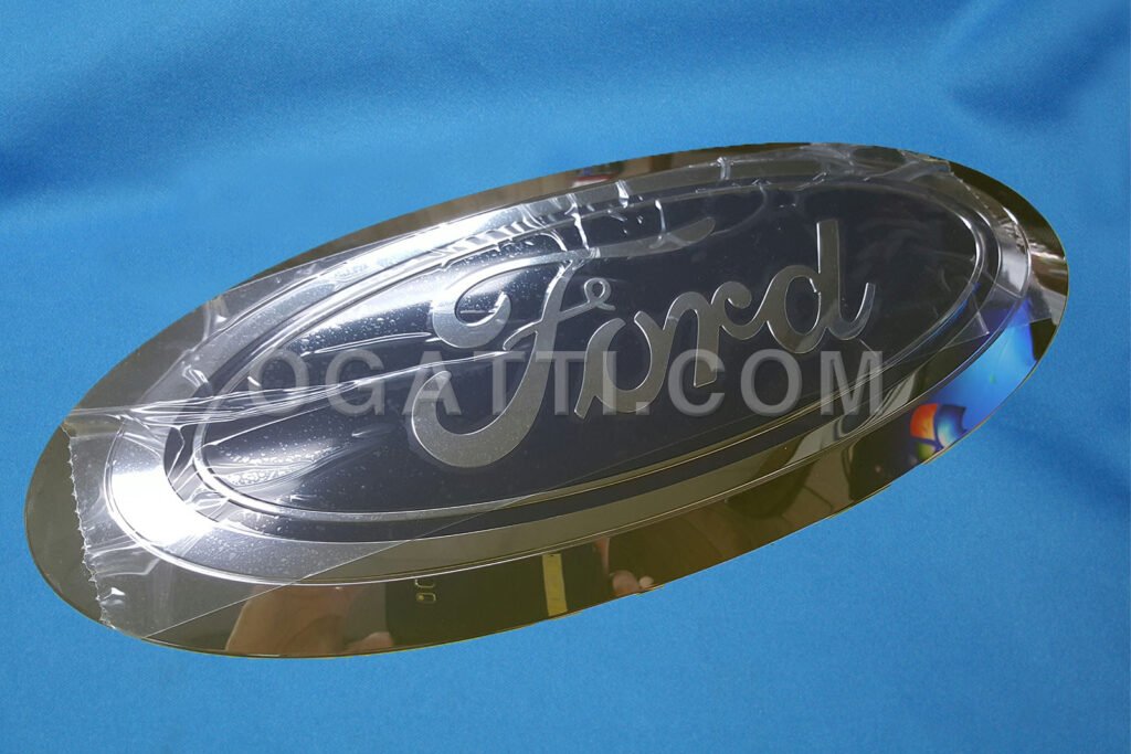 : BRAND NEW OEM FRONT GRILLE OVAL LESS CAMERA [do not use camera] F-250-350-450-550 13 1/2" x 6"  2016-2017 HC3Z-8213-B - Imagen 2