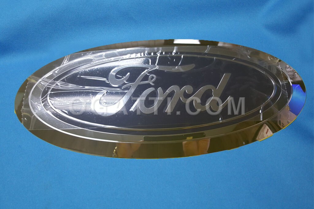 : BRAND NEW OEM FRONT GRILLE OVAL LESS CAMERA [do not use camera] F-250-350-450-550 13 1/2" x 6"  2016-2017 HC3Z-8213-B - Imagen 3